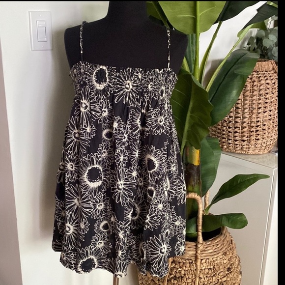 Urban Outfitters Black and White babydoll Patterned Dress - Picture 2 of 6
